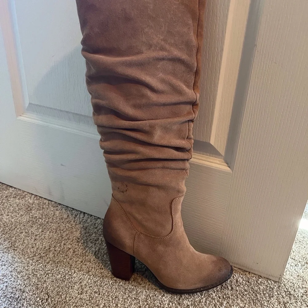 Boots - Tan Suede Splendid boots. Size 7 1/2. Like New. True to size. - Picture 2 of 16